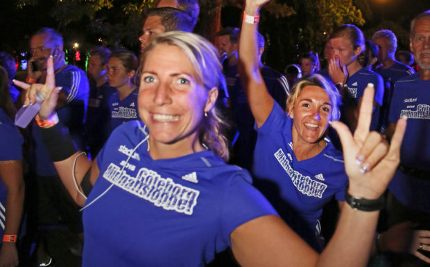 Midnattsloppet Göteborg glada löpare