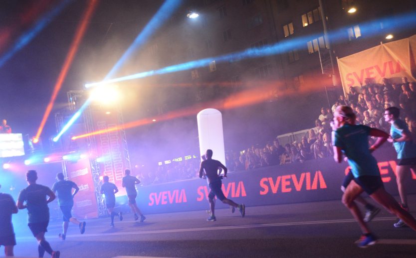 Midnattsloppet-Partner-SVEVIA-Målgång-löpare