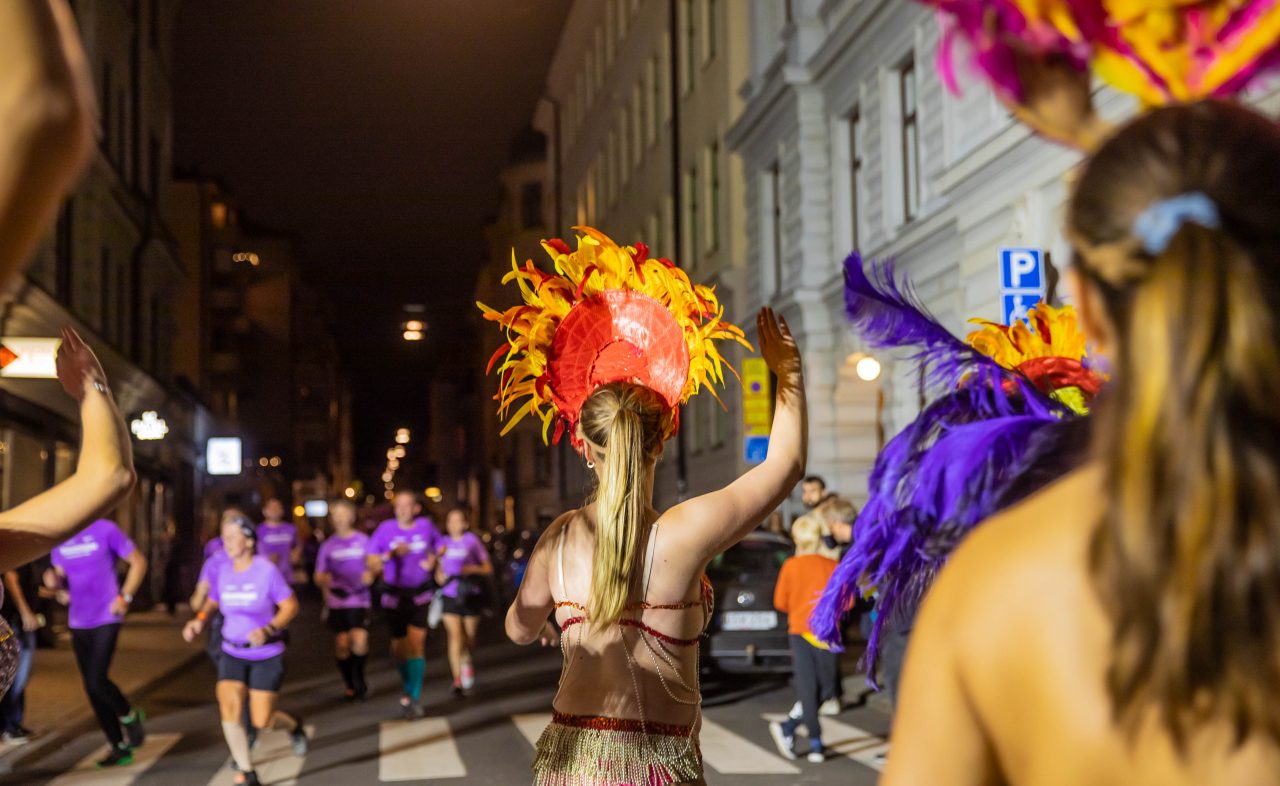 Midnattsloppet-Stockholm-2023-Press-fotograf-Karolina-Engman-samba-mariatorget (10)
