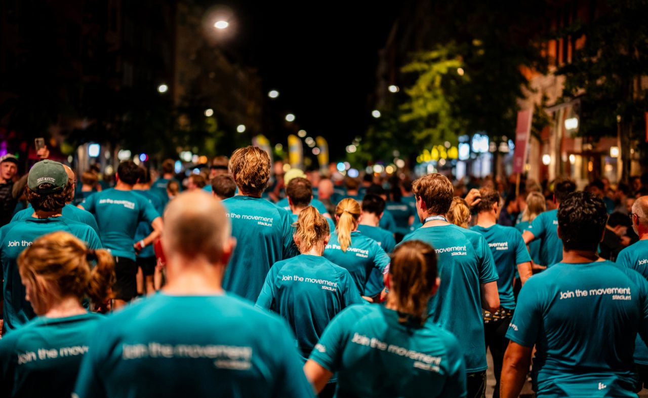 Midnattsloppet Stockholm 2024 löpare vid start