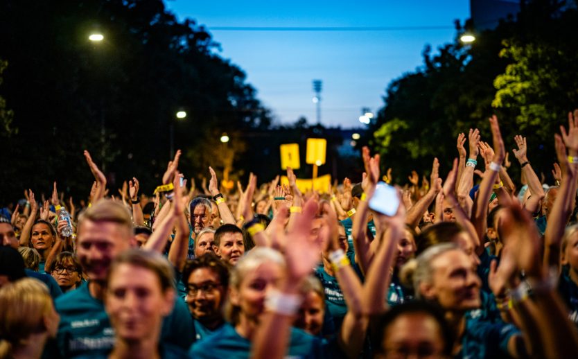 Midnattsloppet Stockholm 2024 löpare laddar upp