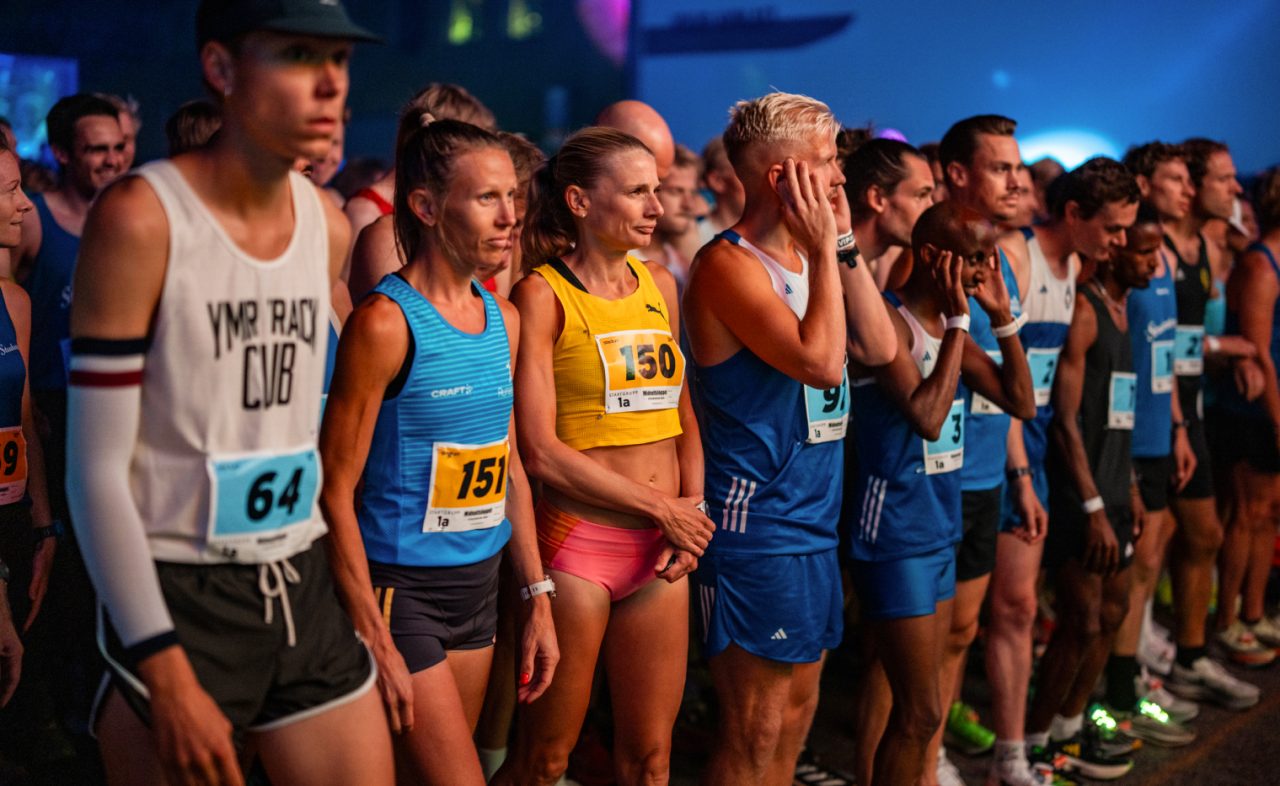 Midnattsloppet Stockholm 2024 löpare vid start