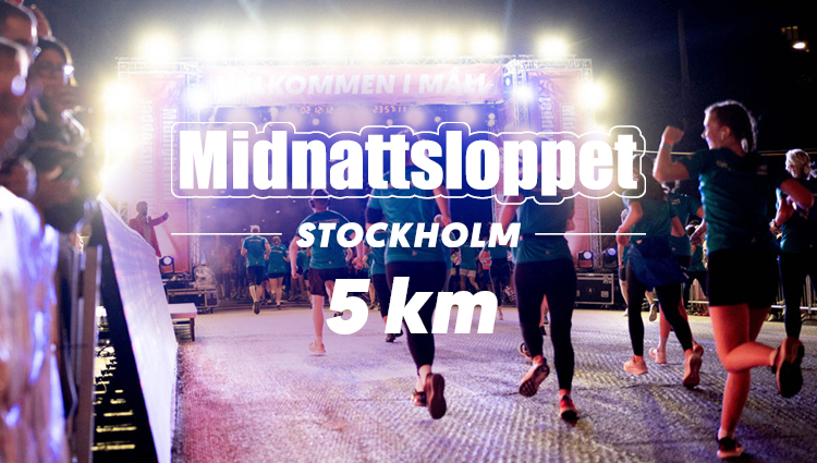 Midnattsloppet Stockholm Löpare på väg till målet på Hornsgatan