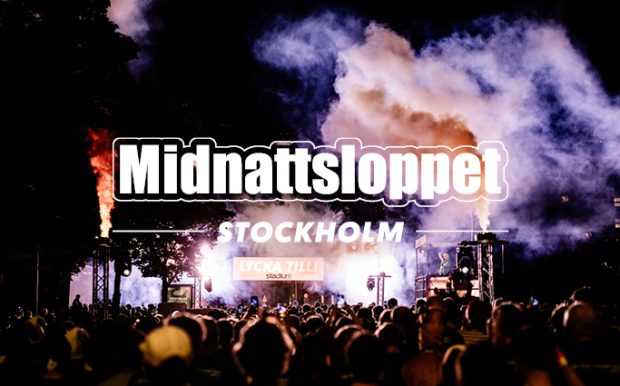 Midnattsloppet Stockholm löpare väntar i starten med rök