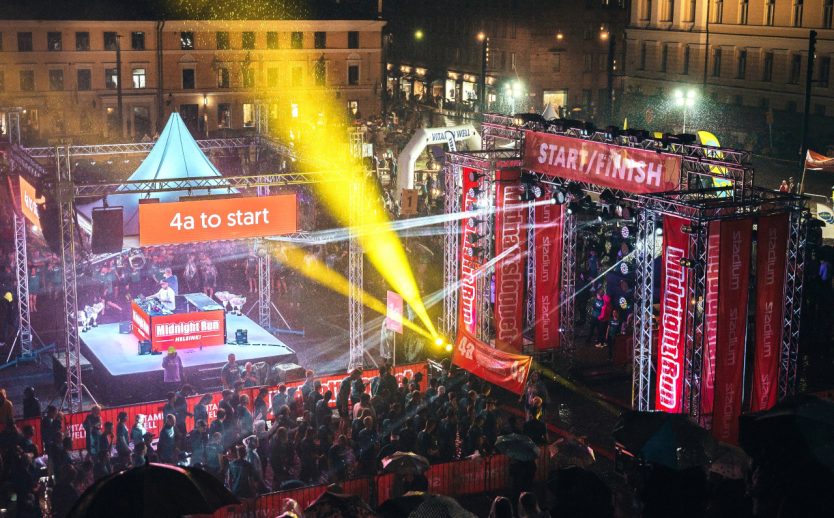 Starten av Finlands roligaste löplopp Midnight Run Helsinki