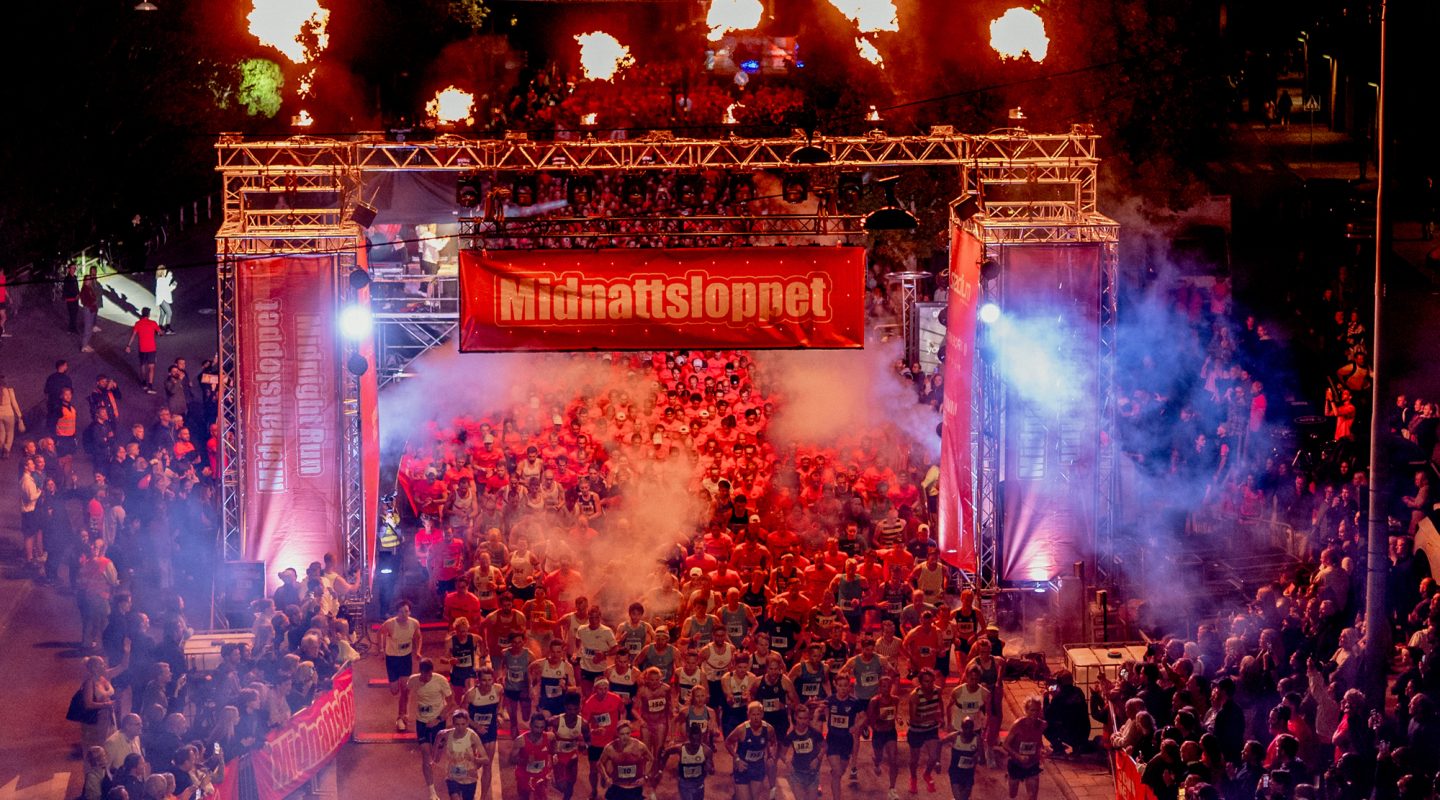 Starten ovanifrån på Midnattsloppet Stockholm