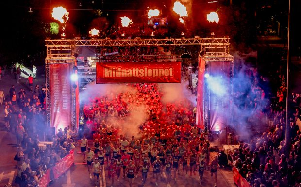 Starten ovanifrån på Midnattsloppet Stockholm