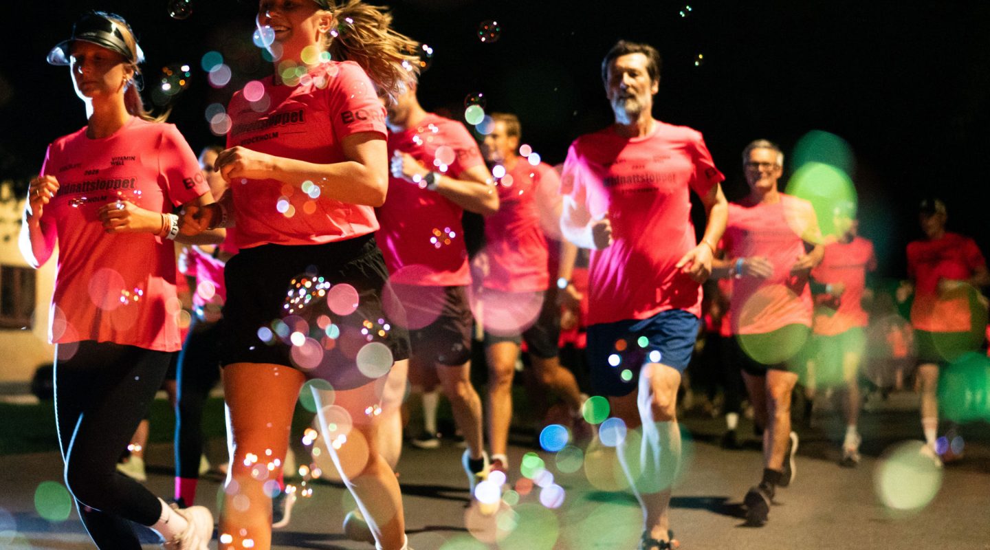 Midnattsloppet-glada-löpare-såpbubblor