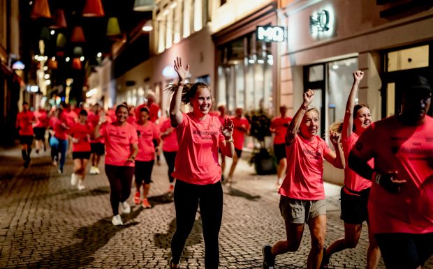 Midnattsloppet-Göteborg-Glada löpare