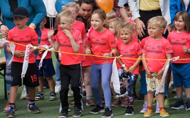 Mini Midnattsloppet Stockholm 2025 starten barn