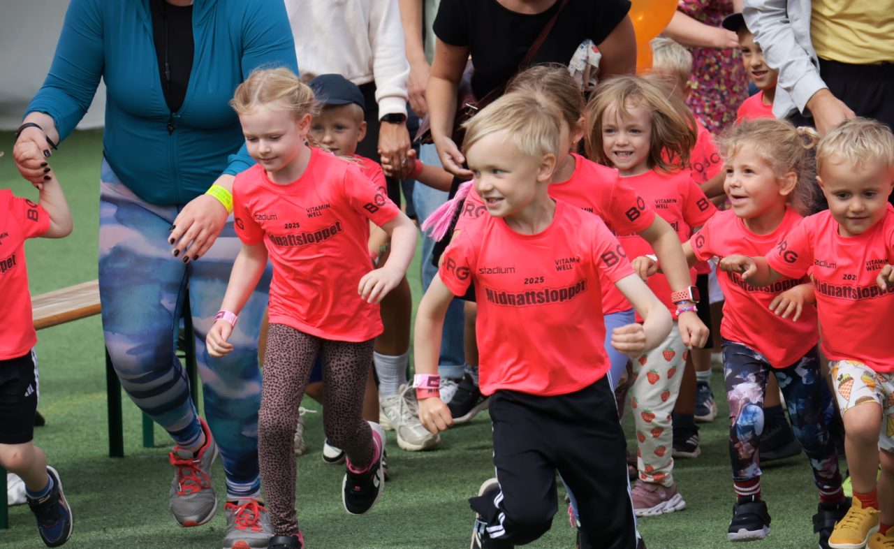 Mini Midnattsloppet Stockholm 2025 starten barn