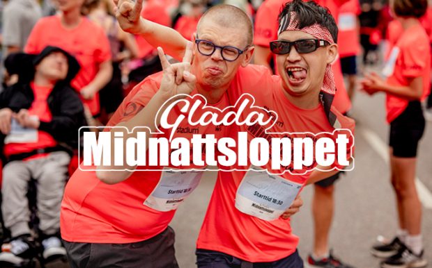 Två Glada Midnattsloppet löpare inför start