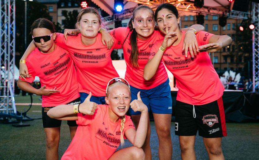 Lilla Midnattsloppet lagbild gruppbild fem tjejer