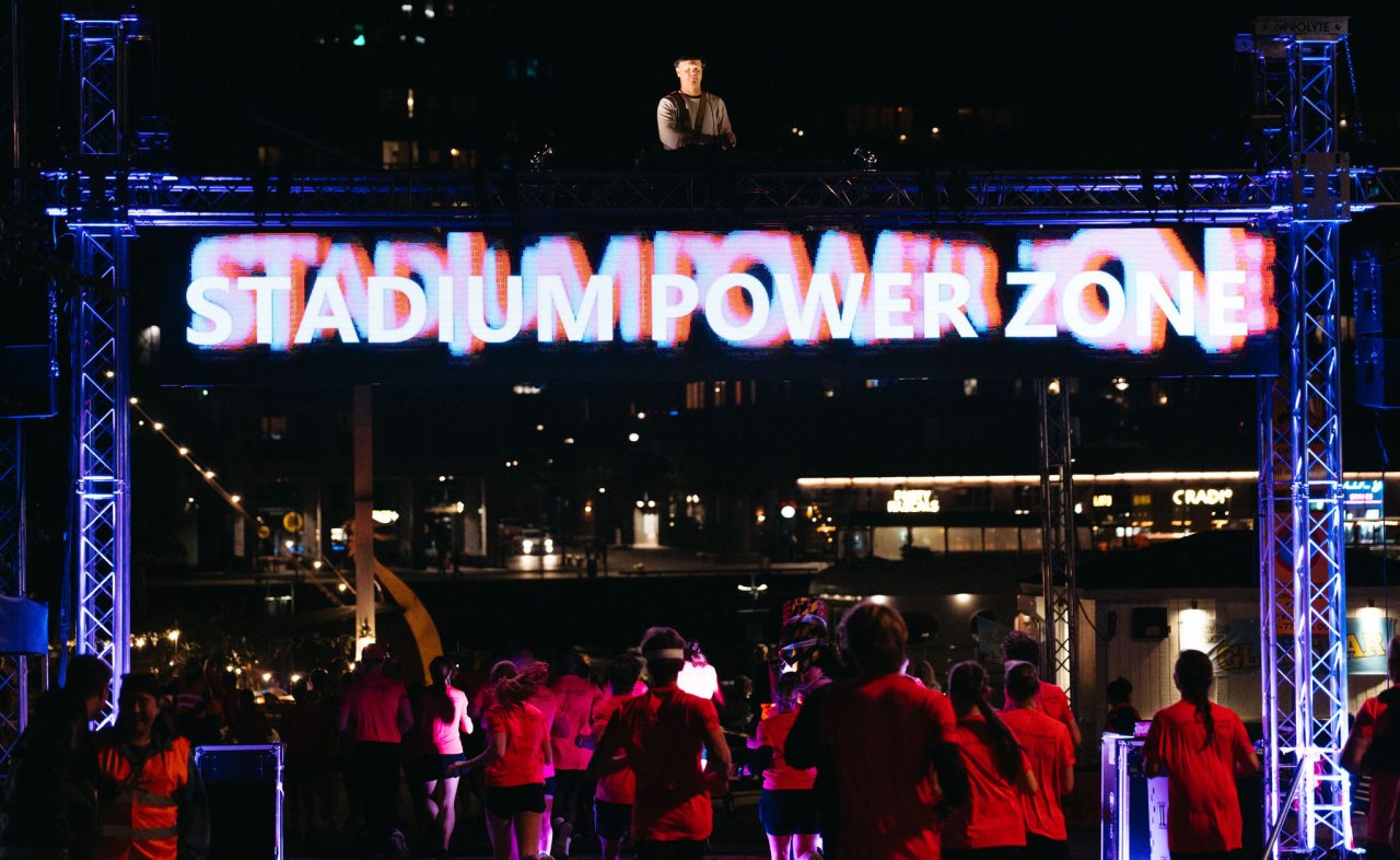 Stadiums aktivitet med DJ under Midnattsloppet Stockholm