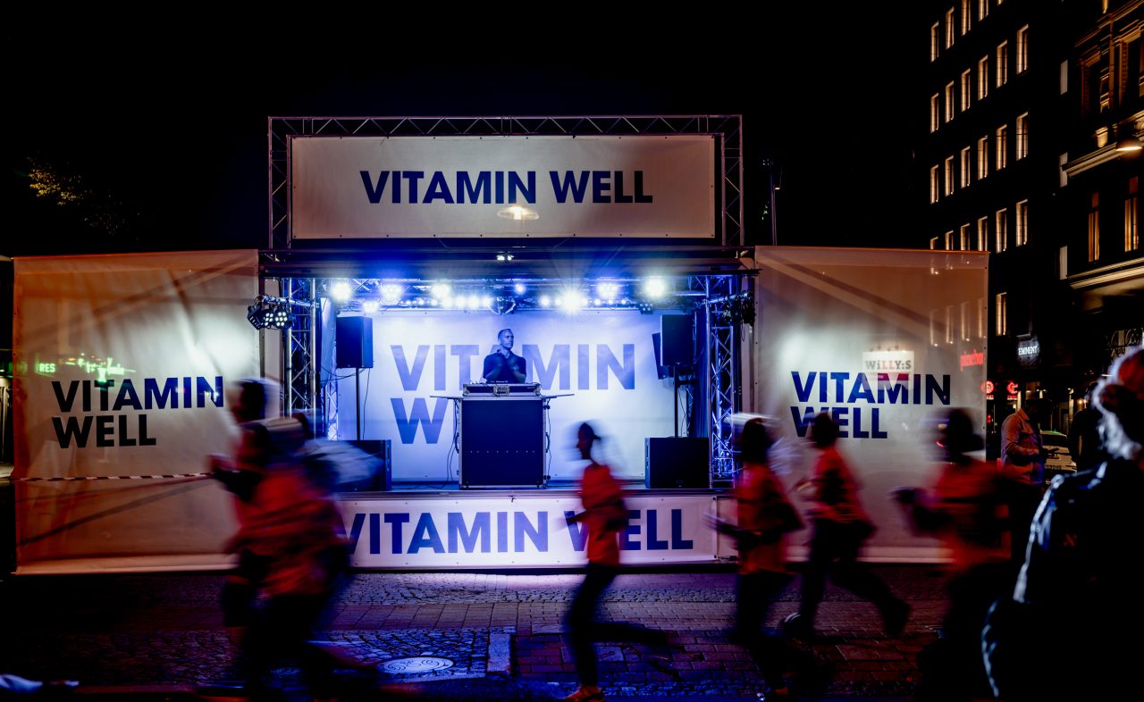 Vitamin Wells station utmed banan i Midnattsloppet Göteborg