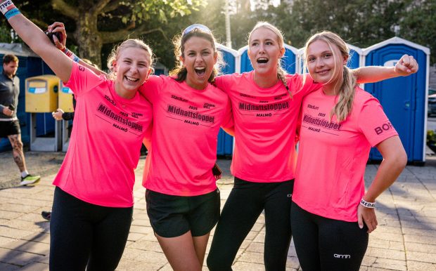 Fyra tjejer inför Midnattsloppets lagtävling