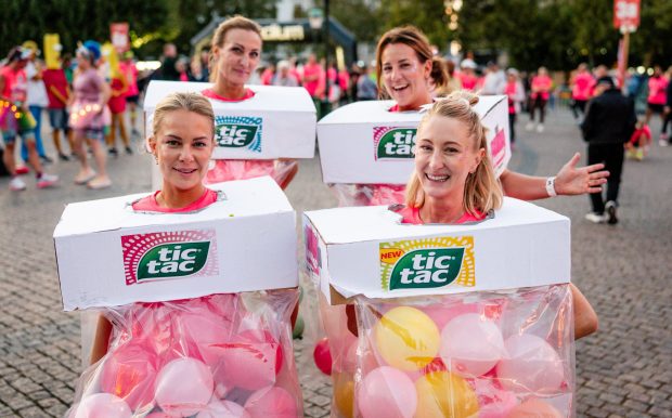 Lagrabatt 4 personer i bilden