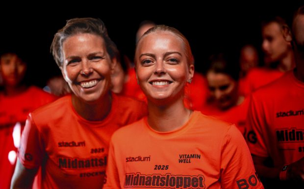 Iförd t-shirten inför start Midnattsloppet Stockholm
