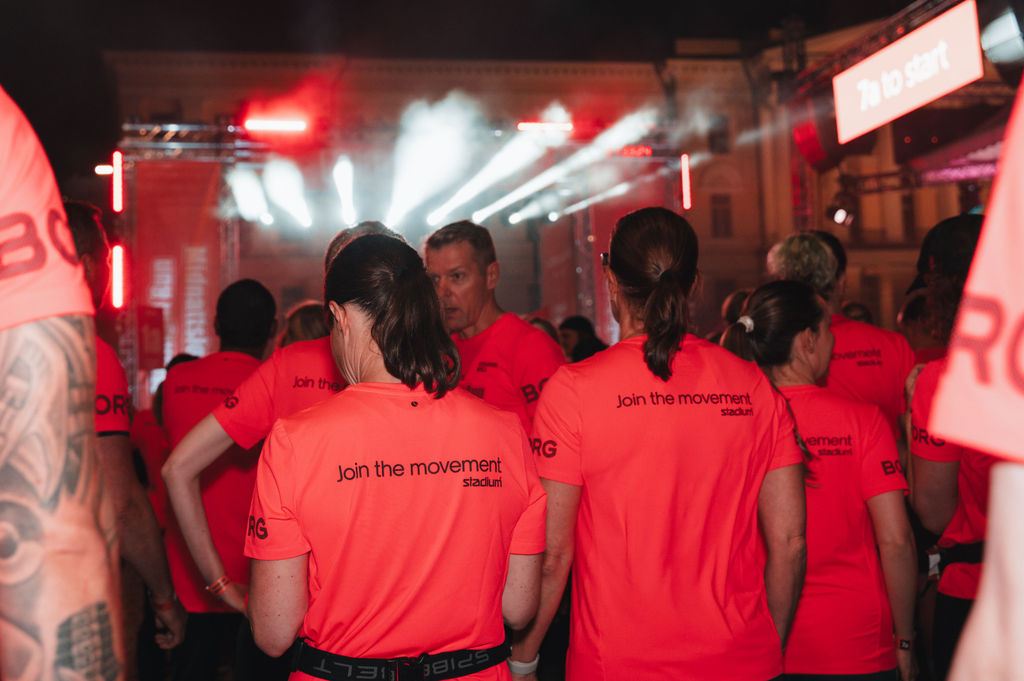 Midnight run helsinki 2025 starten rosa tröja