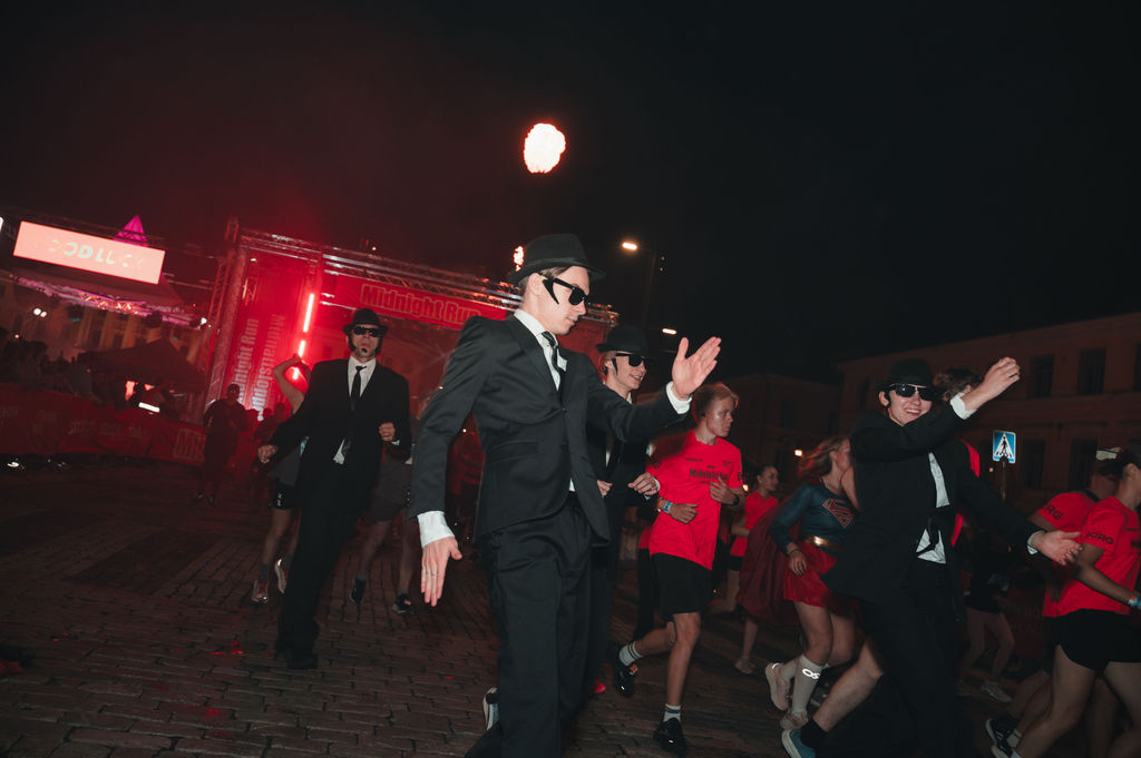Midnight run helsinki 2025 starten maskerad